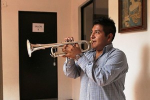 Alumnos del CIMO refuerzan conocimientos sobre trompeta