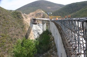 Oaxaca, Condicionan inversión por autopista