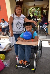 Donación de sillas para parálisis cerebral infantil