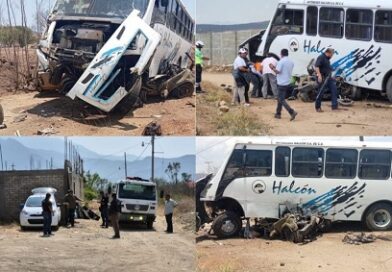 Autobús aplasta camioneta y mata a dos