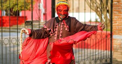 Los diablos de la Raya: tradición e identidad colectiva Los diablos de la Raya: tradición e identidad colectiva