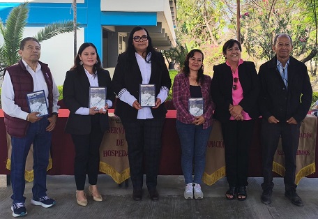 En CETIS, homenaje al periodista y poeta Wilfrido López Torres