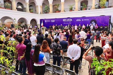 Entregan distinción “Mujer Oaxaqueña, Arcelia Yañiz” Entregan distinción “Mujer Oaxaqueña, Arcelia Yañiz”