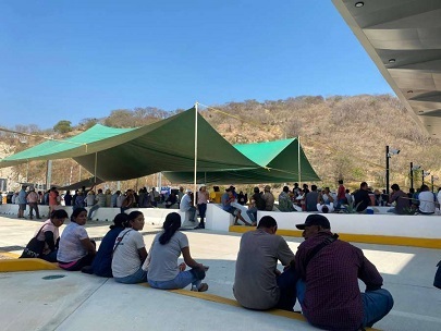Indefinido el bloqueo de carretera a la Costa