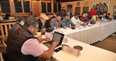 Piden burócratas aumento del 55%