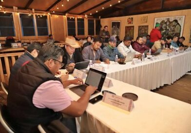 Piden burócratas aumento del 55%