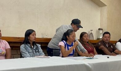 Alcaldesa destituida denuncia violencia política