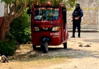 Comando armado ejecuta a tres