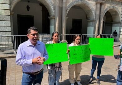 Emiten aprehensión contra profesor por abuso sexual