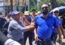 Profesores vuelven a agredir a reporteros
