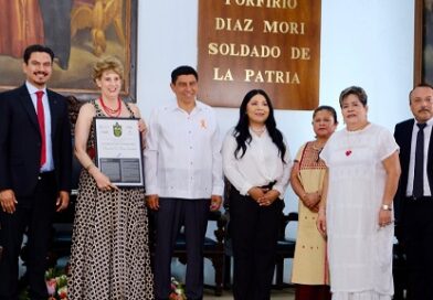Reconocen a ciudadanos distinguidos