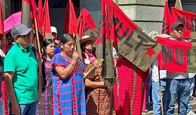 Triquis exigen justicia para 8 mujeres asesinadas