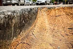 Calle en mal estado, un riesgo para automovilistas