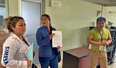 Casi un mes después, atiende problemática del sector salud