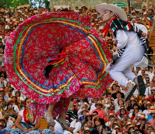 Enamora y cautiva la Guelaguetza a más de 11 mil almas