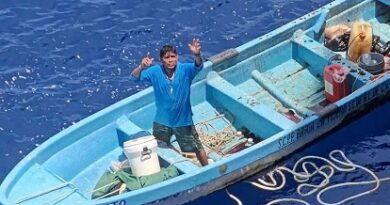 Tras una semana en altamar, lanchero vuelve con su familia Tras una semana en altamar, lanchero vuelve con su familia