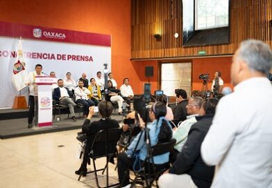 Desestima Salomón desaparición de poderes en Oaxaca