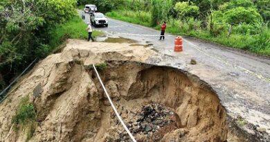 Lluvias afectan al menos 7 rutas carreteras en Oaxaca Lluvias afectan al menos 7 rutas carreteras en Oaxaca