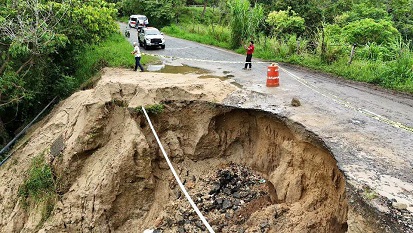 Lluvias afectan al menos 7 rutas carreteras en Oaxaca Lluvias afectan al menos 7 rutas carreteras en Oaxaca