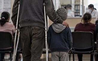Padre enfermo teme ver morir a su hijo con leucemia
