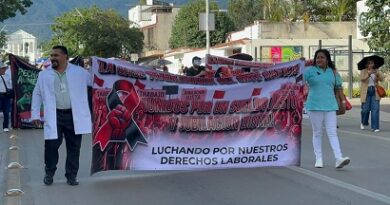 Personal del IMSS Oaxaca exige aumento salarial de 10%